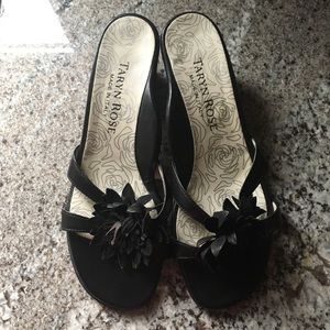 Vtg Taryn Rose flower sandals